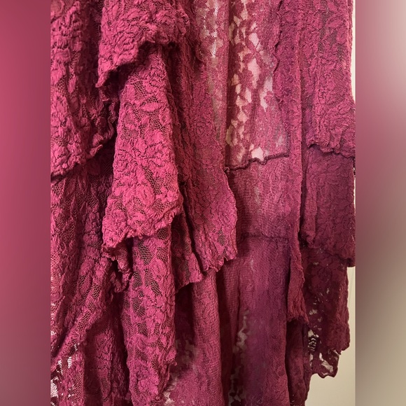 𝐙𝐚𝐝𝐢𝐞 𝐁’𝐬 𝐁𝐮𝐫𝐠𝐮𝐧𝐝𝐲 𝐋𝐚𝐜𝐞 𝐕𝐞𝐬𝐭 - Picture 3 of 4